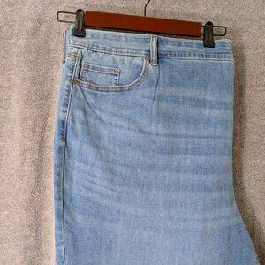 New! Plus size 26W Capri Mid-Rise Jeans 52" Waist